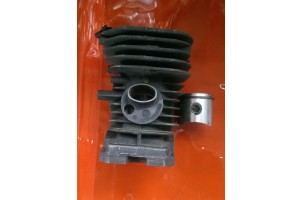 Циліндр Husqvarna 136/141/137/142 бензопила 38мм в зборі оригінал знята з нової пили